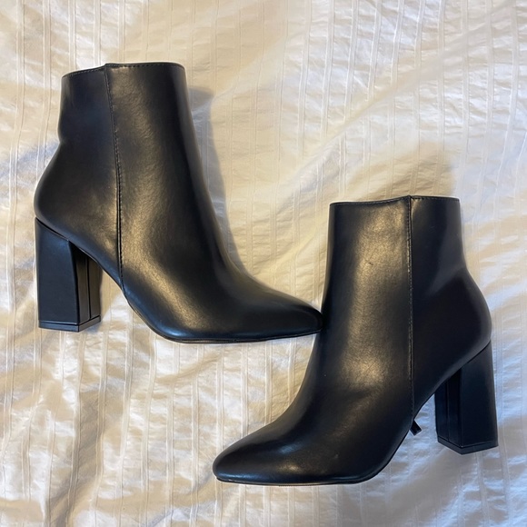 Madden Girl Black Ankle Boots - Picture 2 of 11